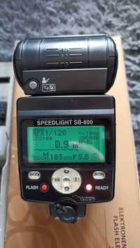 Lampa błyskowa Nikon SB800 - najlepsza na jakiej pracowałam