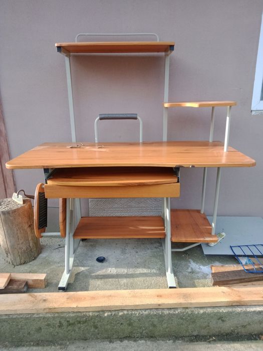 Стіл комп'ютерний