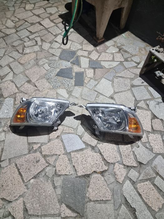 Farois frente toyotta hilux KUN 26 ano 2006