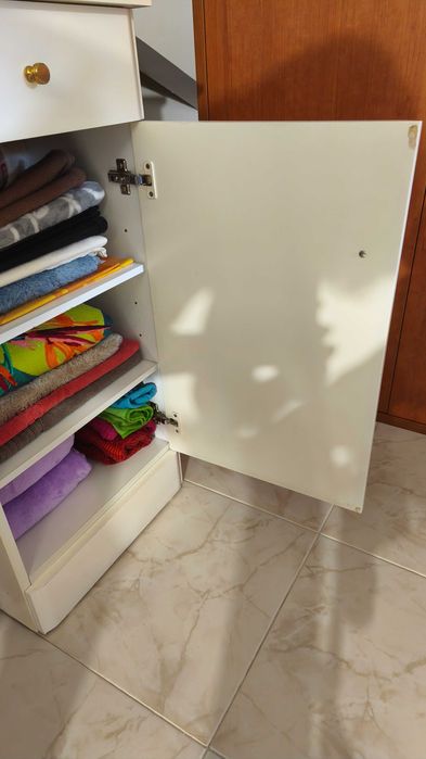 Armário de casa de banho lacado