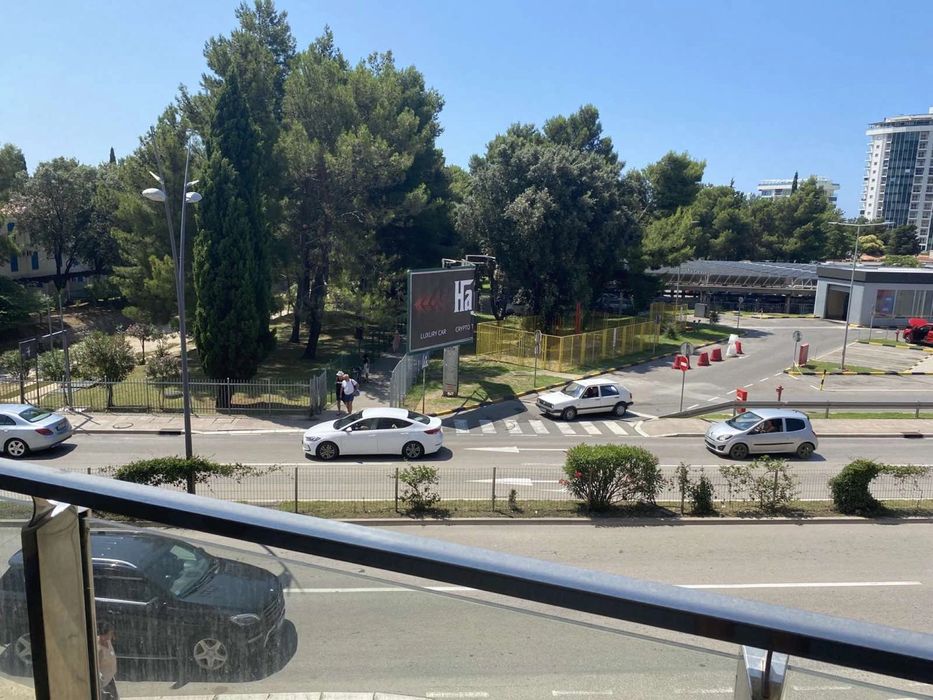 Продаётся квартира с 2 спальнями в центре Будвы