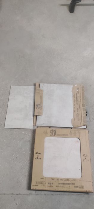 Vendo caixa azulejo pavimento