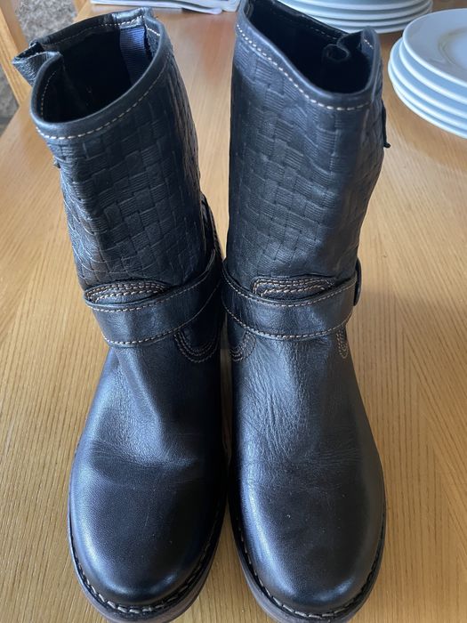 Botins castanhos escuro