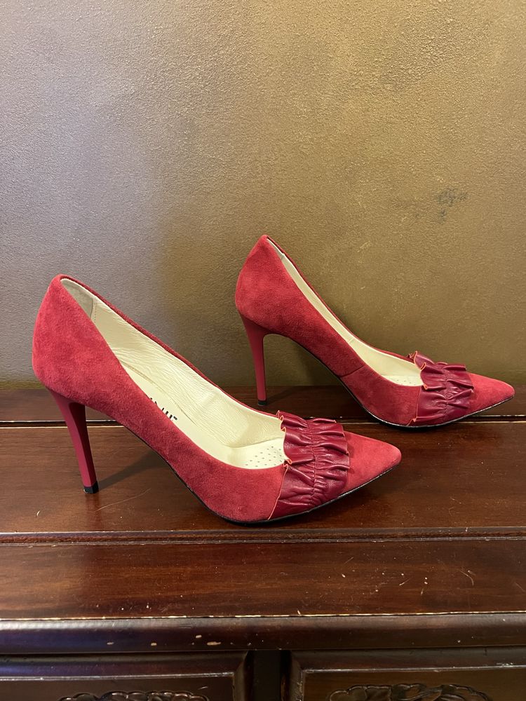 Nieużywane czółenka, nowe buty Carinii r. 38, bordo