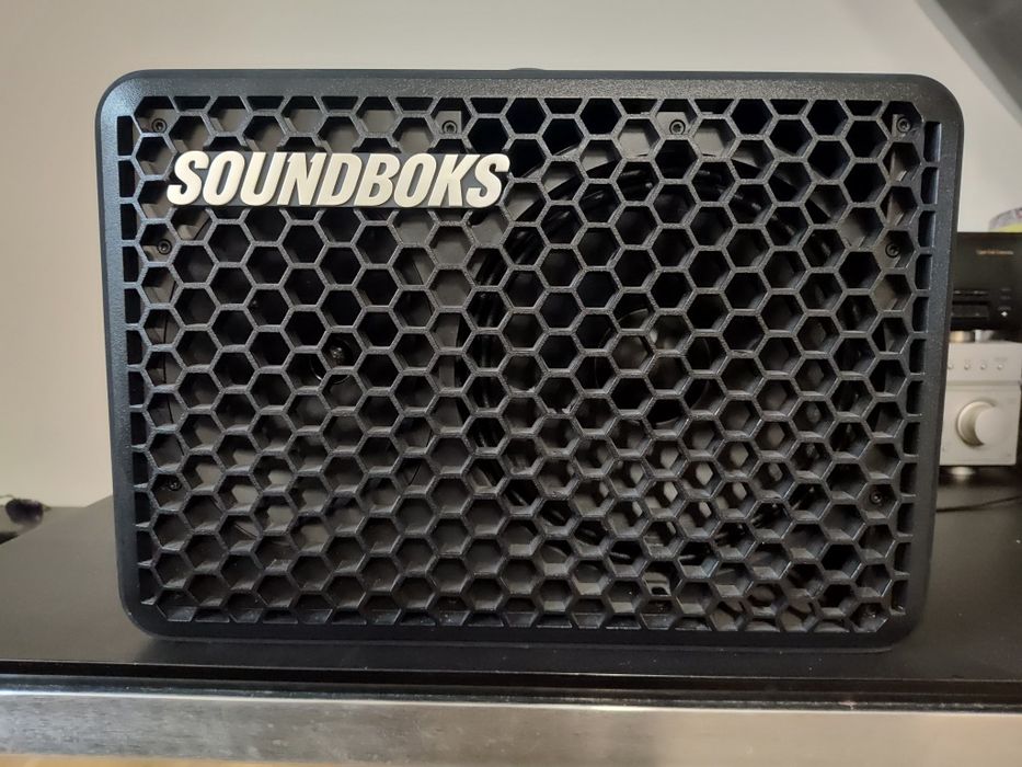Soundboks Go z baterią i ładowarką