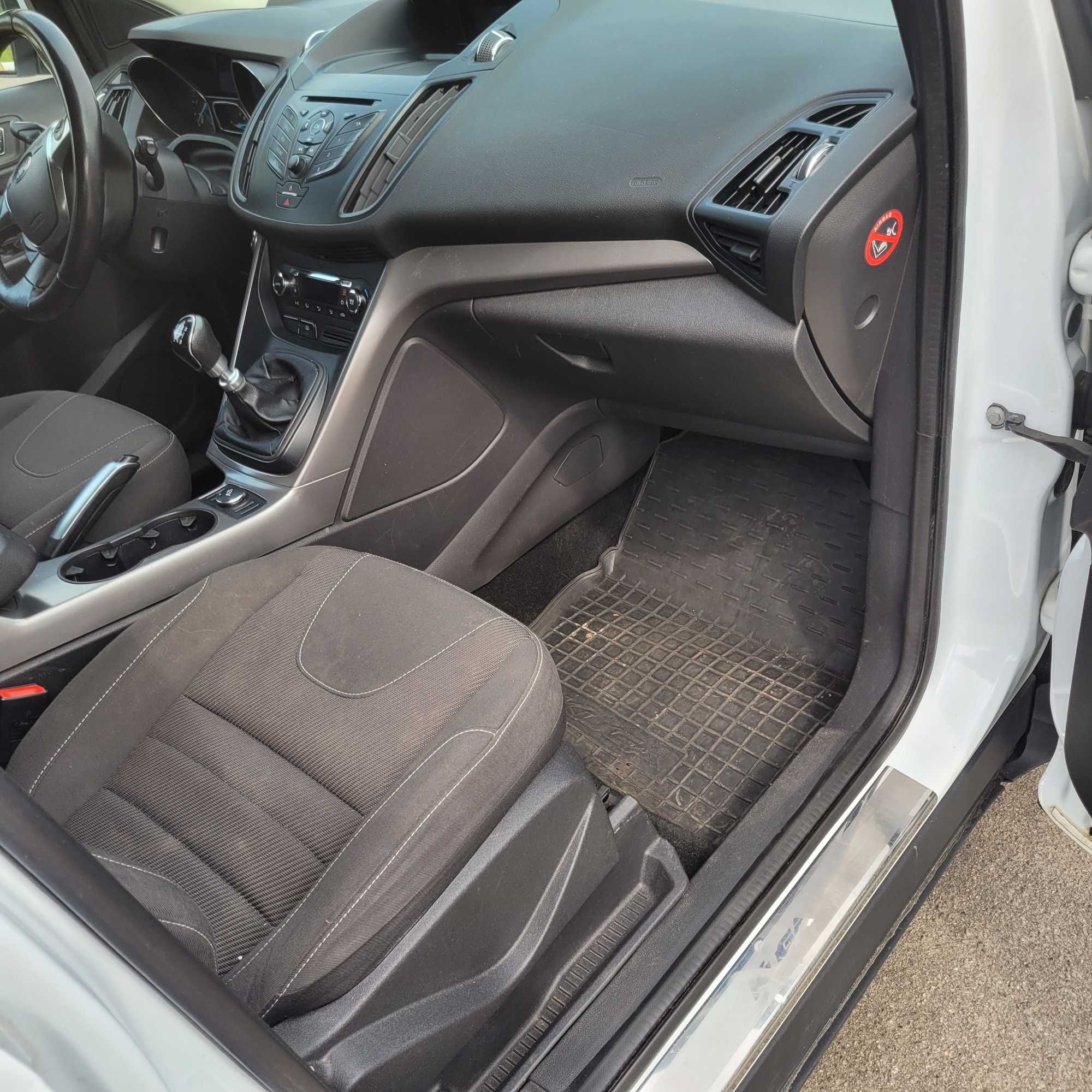 Продам Ford Kuga 2013 дизель 2л передній