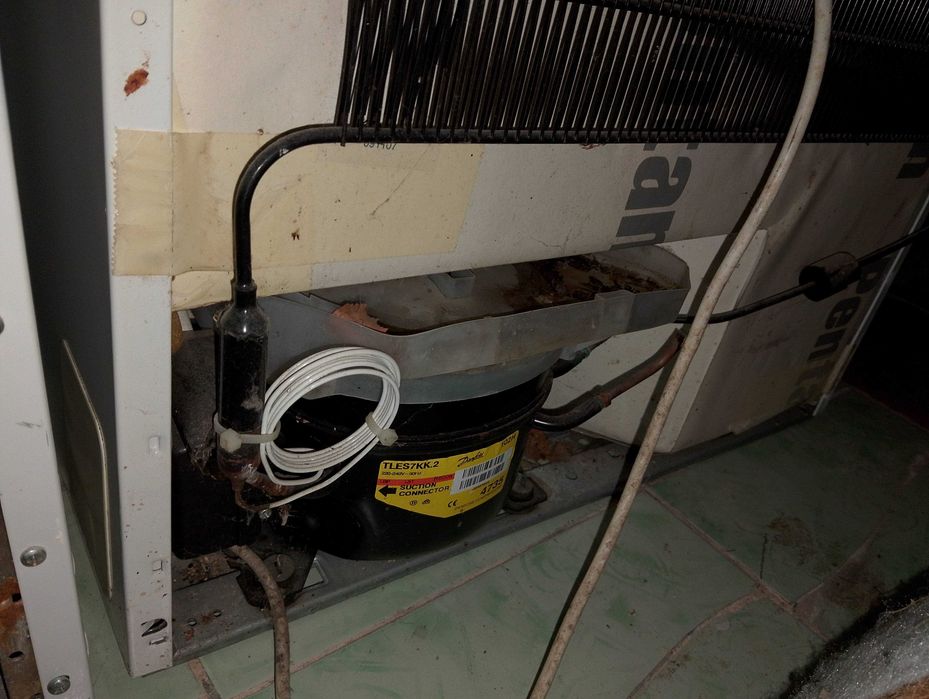 Lodówka bosch 60 x 60 x 95  i comfee 50 x 53 x 95