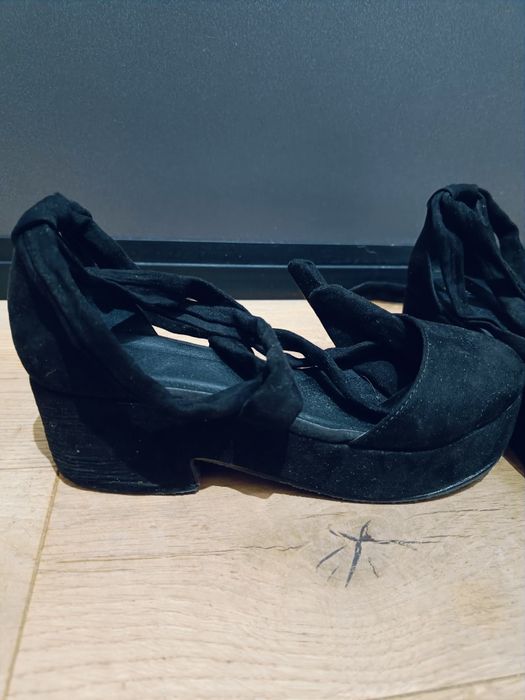 Zamszowe eleganckie półbuty wiązane