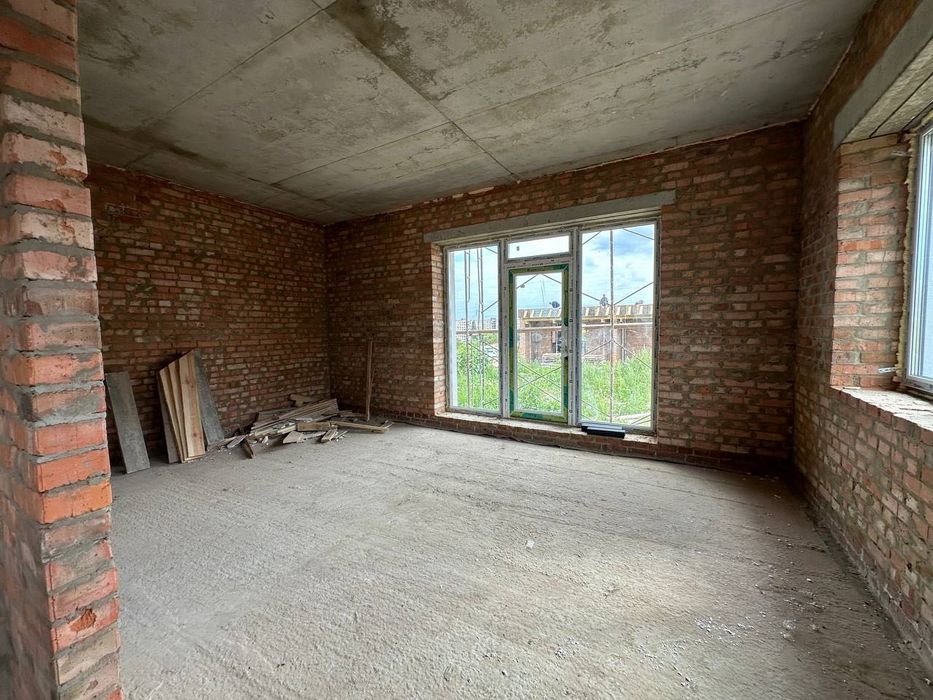 Продам сучасний двоян в м. Рівне. 1 лінія масиву Макарова.