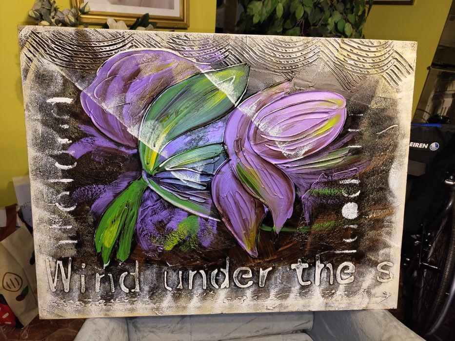 Kilka obrazów - farba na podkł. gruby wzór  i złote czy srebrne elem.