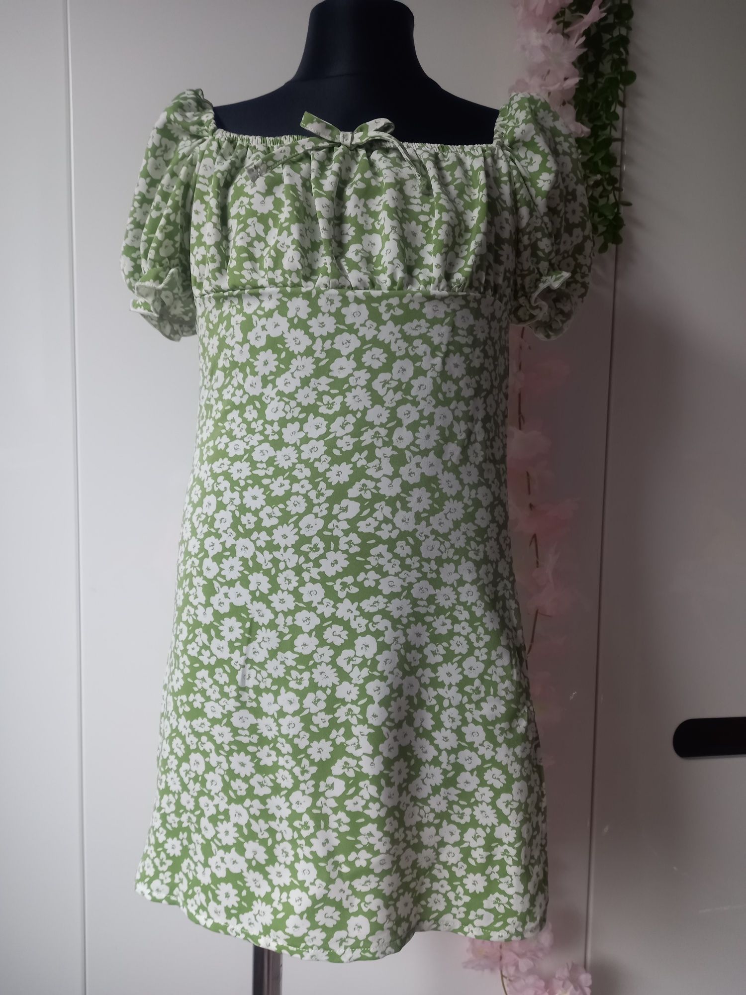 Letnia Sukienka Kwiaty Shein 140 cm 10 lat cieniutka