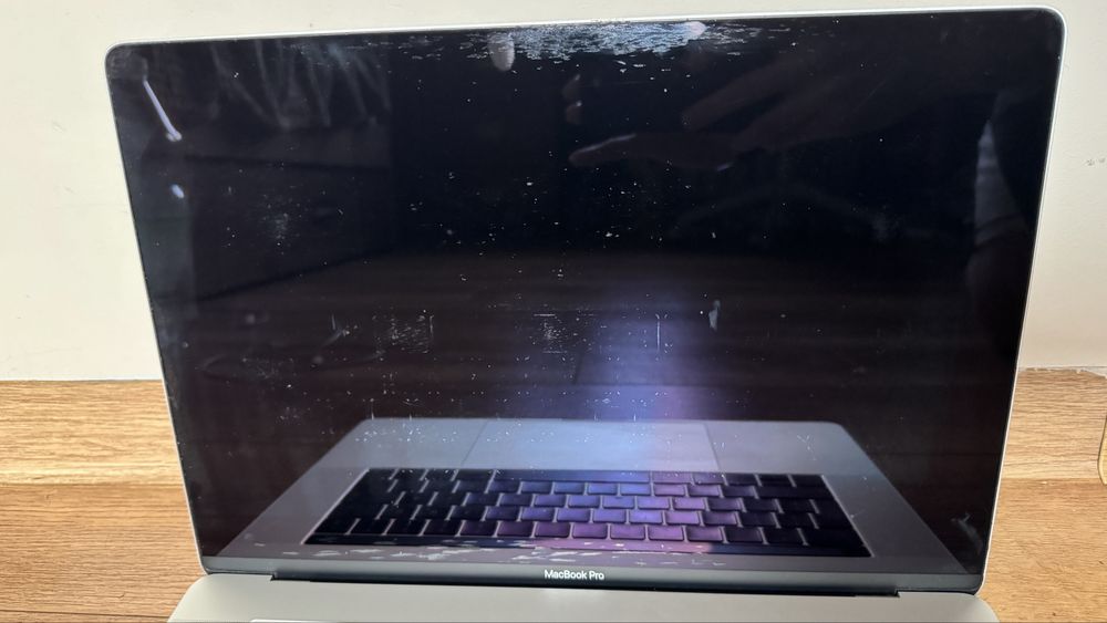 Macbook Pro 2016 15 cali I7 16gb