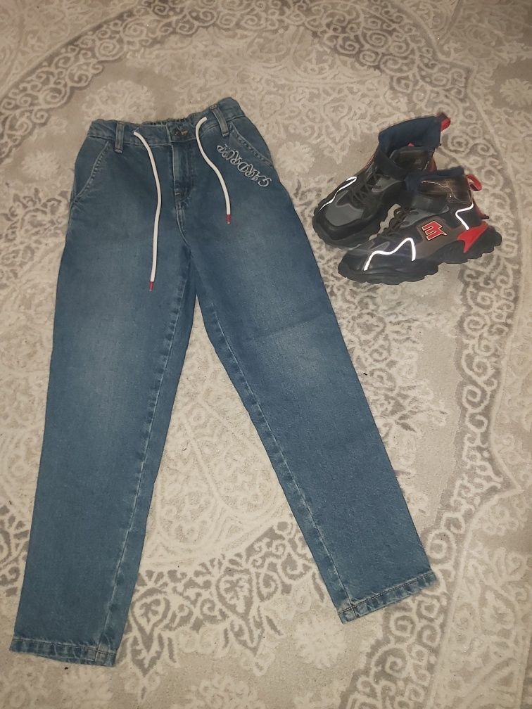 Ботинки демі і джинси