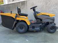 Trator corta relvas