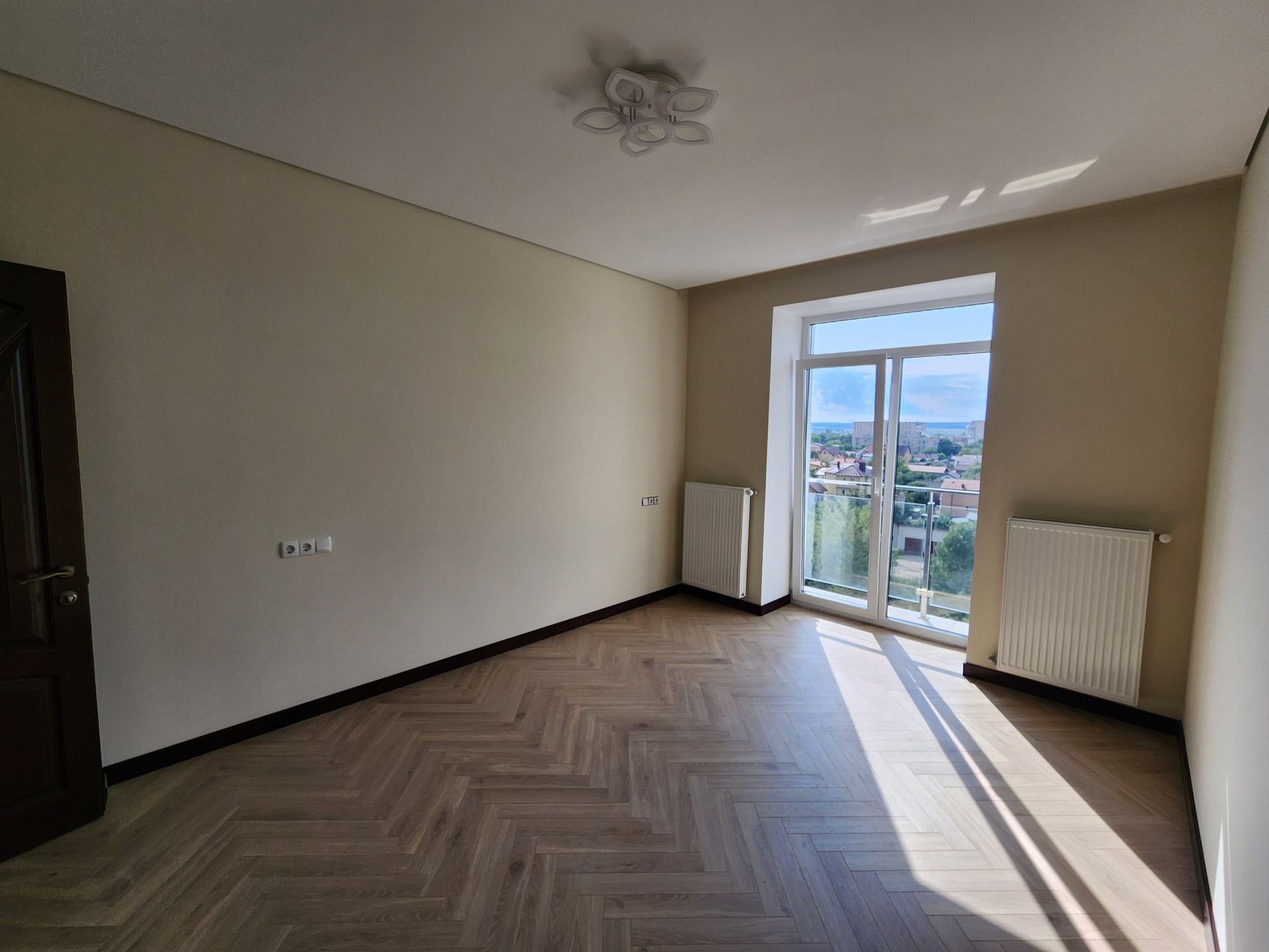 Продам 2 км квартиру в центрі з ремонтом
