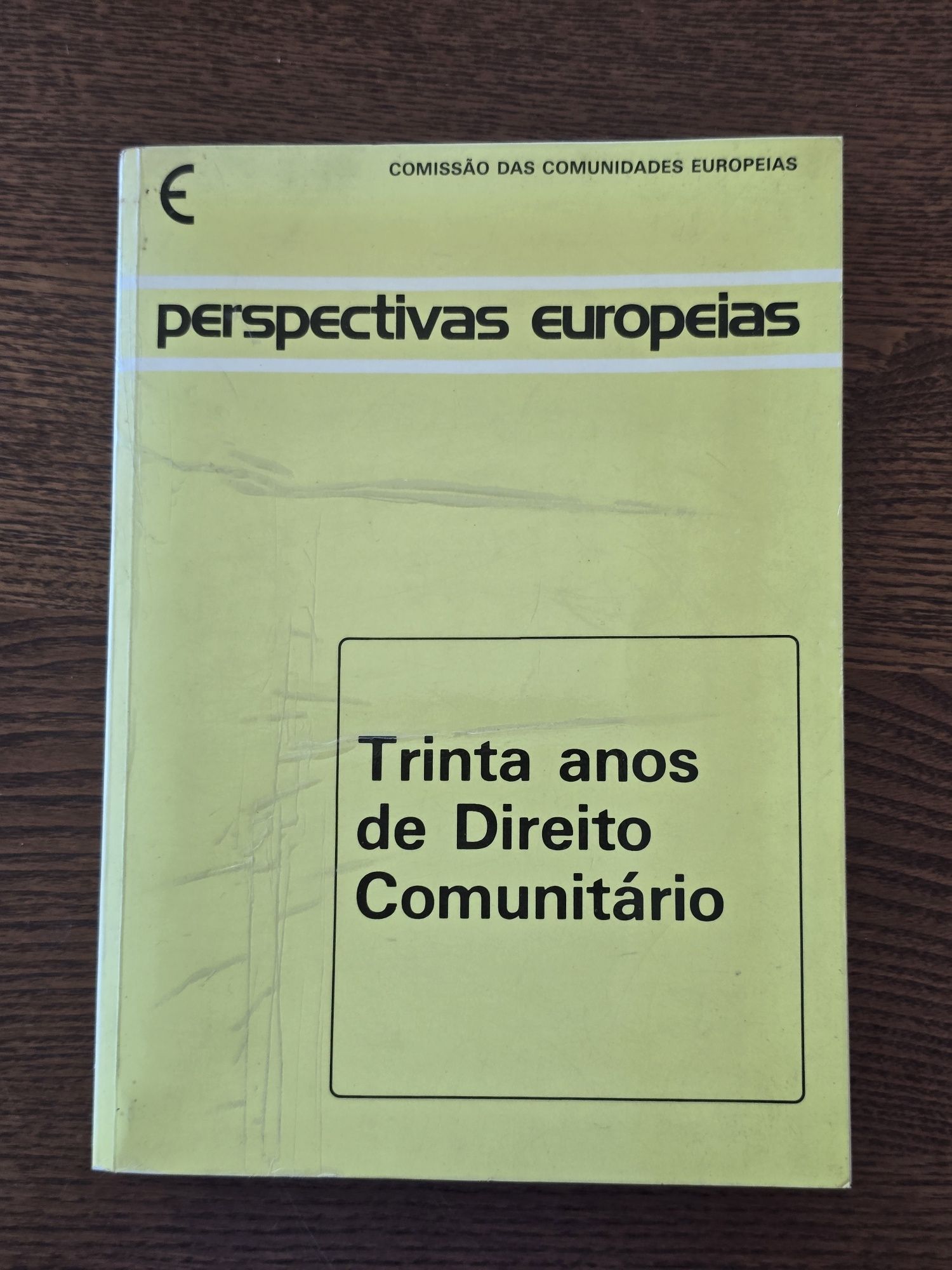 Livros jurídicos / Direito / 1 = 5€ / 10 = 40€