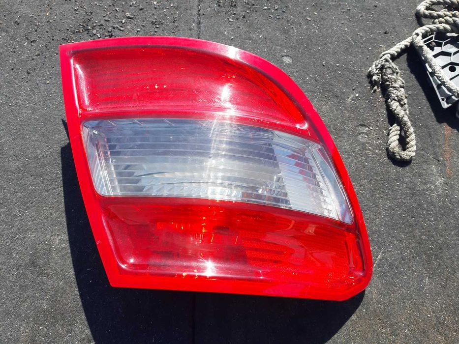 Mercedes W204 kombi lewa tylna lampa