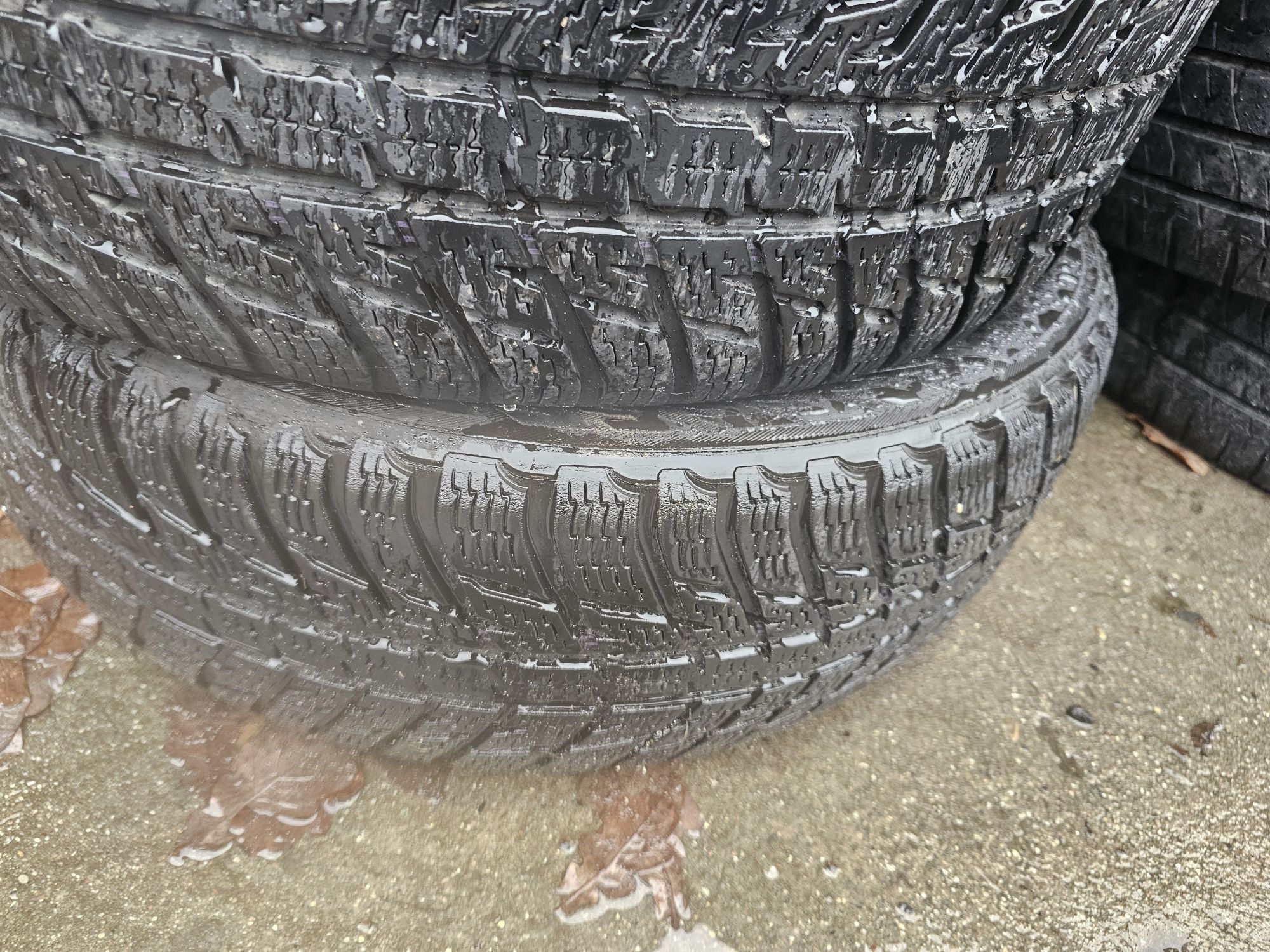 Opony zimowe 215/65/17 Nokian WR D3