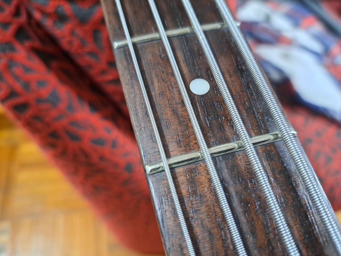 Baixo squier standard jazz bass 4 cordas