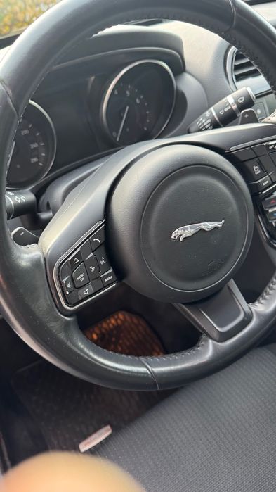 Jaguar XE 2.0t Prestige 200KM