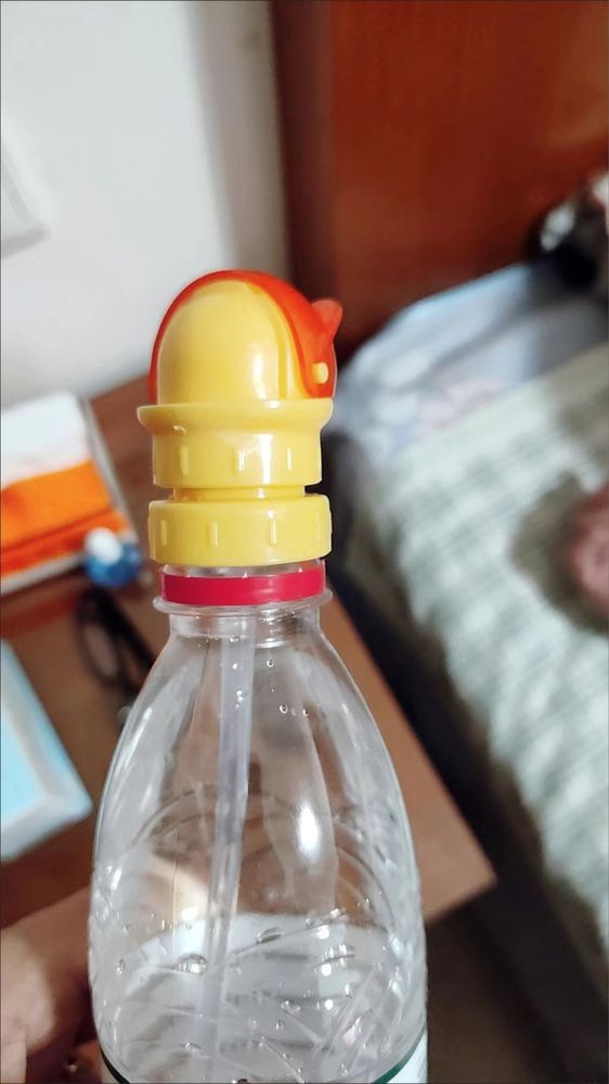 Кришка із вбудованою трубочкою для пляшки з водой