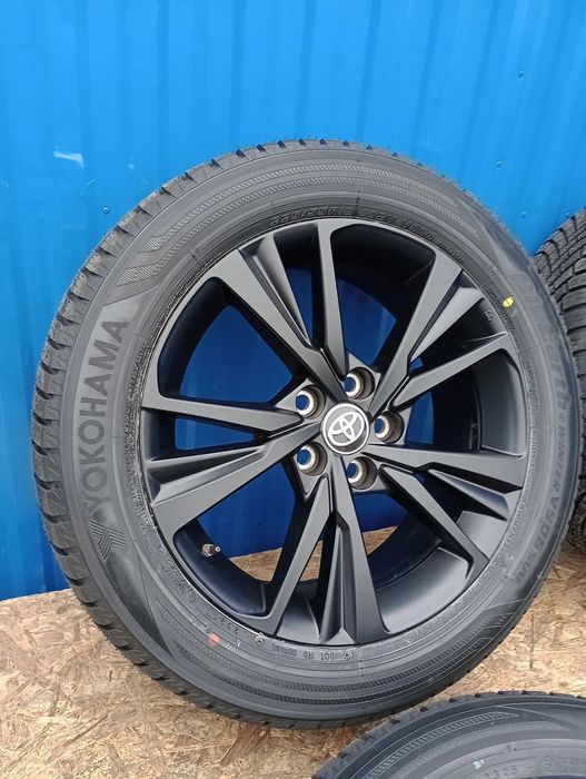 KOŁA ZIMOWE ALUMINIOWE TOYOTA C-HR 5x114 R18 7J ET35 YOKOHAMA BLUEARTH WINTER V906 SUV 225/55R18 102V