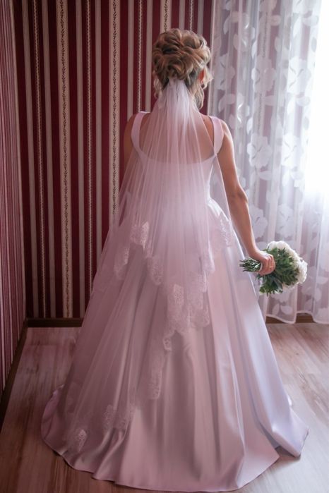 Продам весільну сукню.