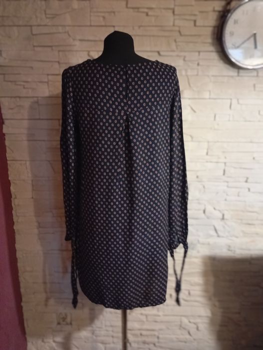 Sukienka elegancka rozmiar 42 
Brak metki będzie to 42
Proszę się suge