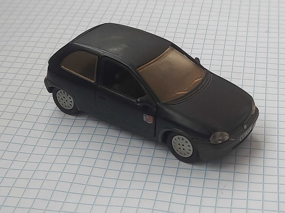 Модель автомобіля Opel Corsa 1:43 made in Germany #2