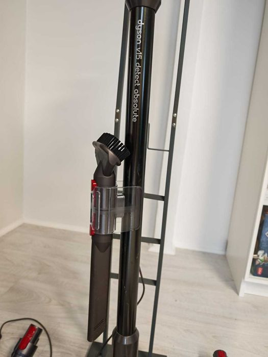 Odkurzacz Dyson V15 Detect Absolute + DUŻY zestaw dodat­ków