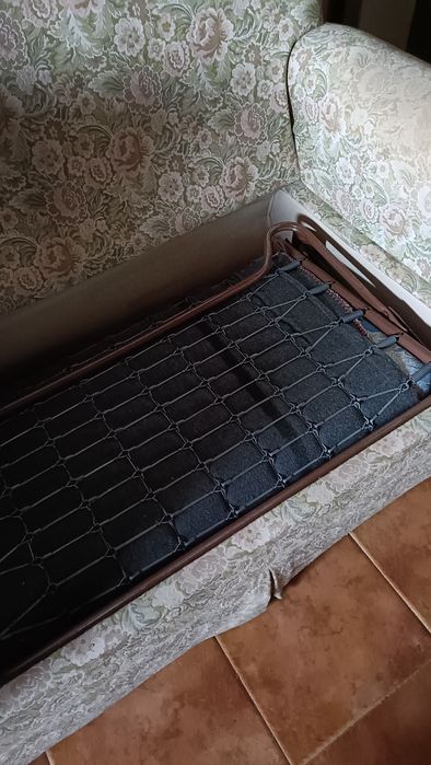 Sofá cama  de dois lugares.