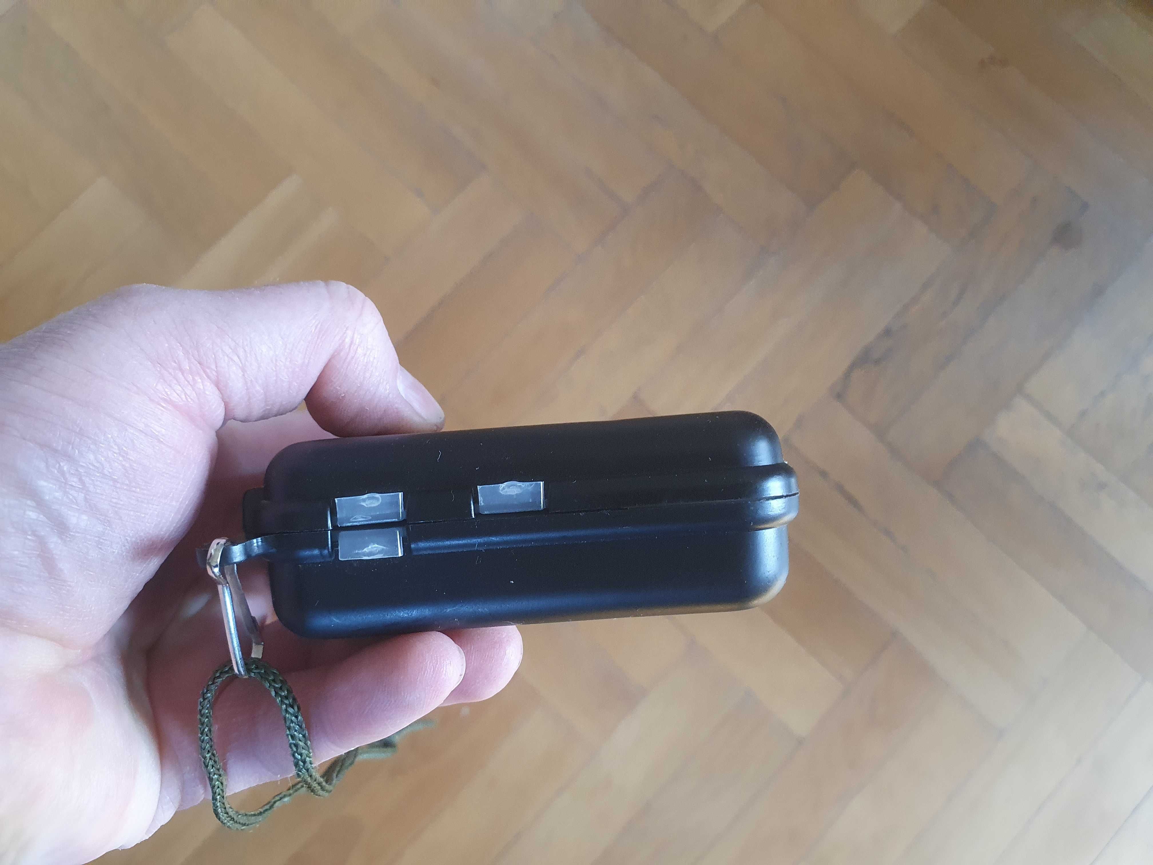Pudełko dwustronne organizer na akcesoria wędkarskie haczyki krętliki