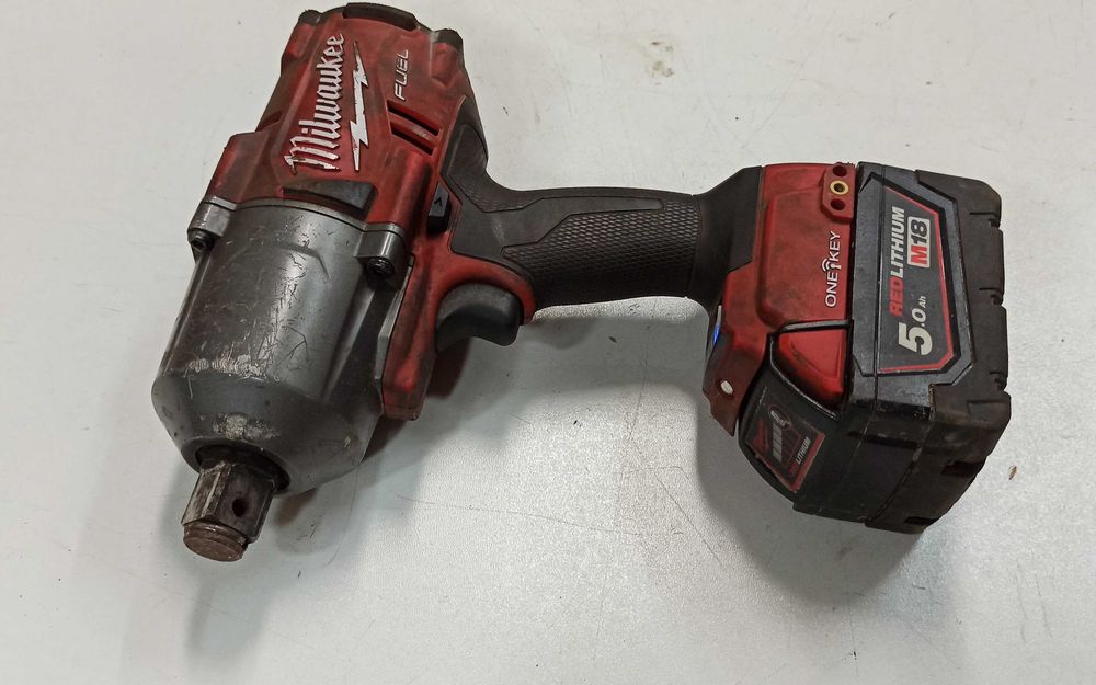 Klucz udarowy MILWAUKEE M18 ONEFHIWF34 + aku 5AH, ładowarka  Raków