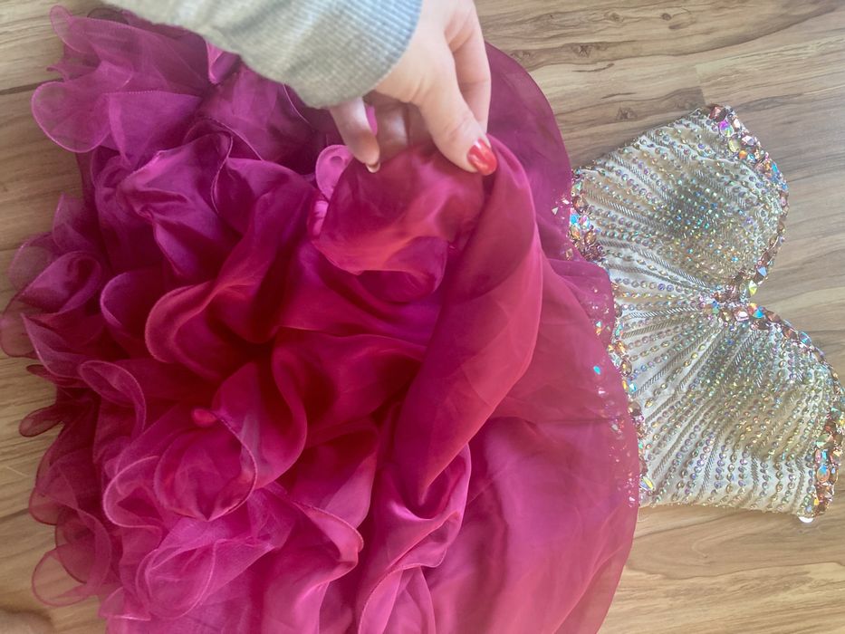 Sukienka zdobiona cudo