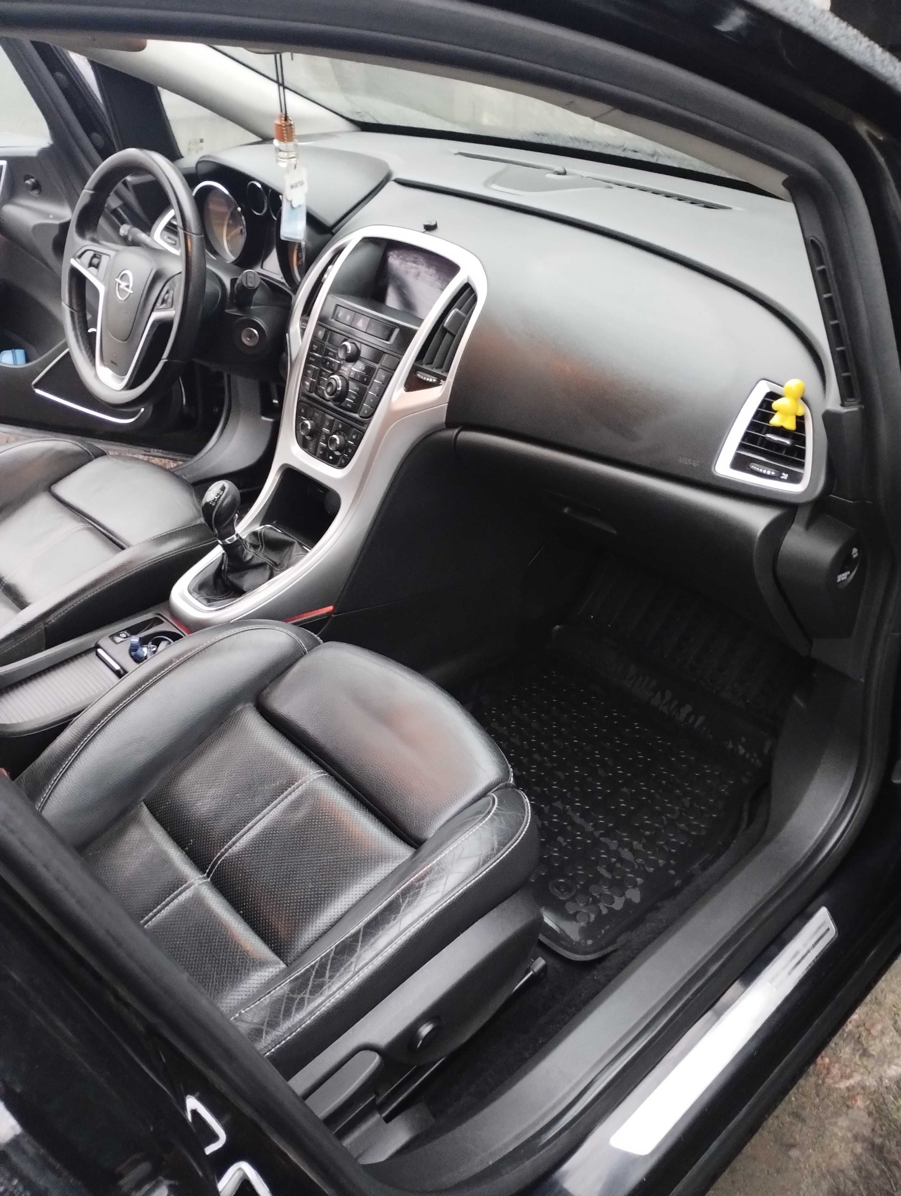 Opel Astra J 1.7 CDTI COSMO