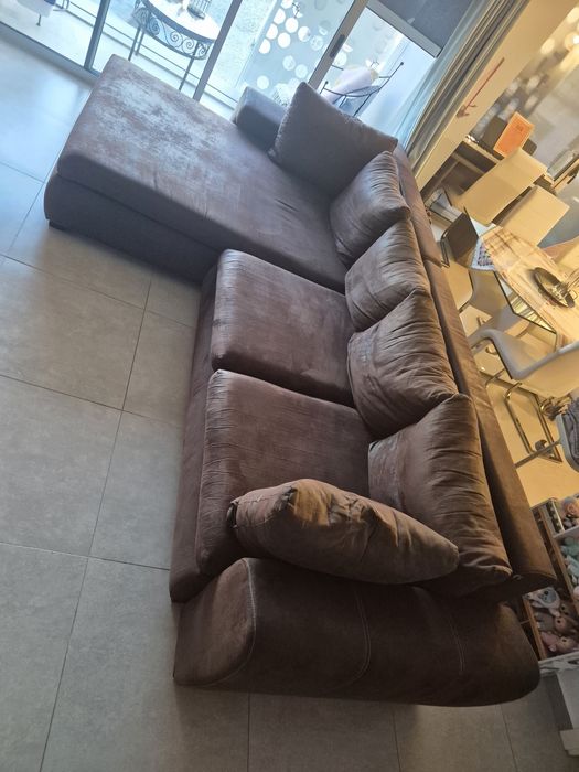 Sofa cama de canto, em pele