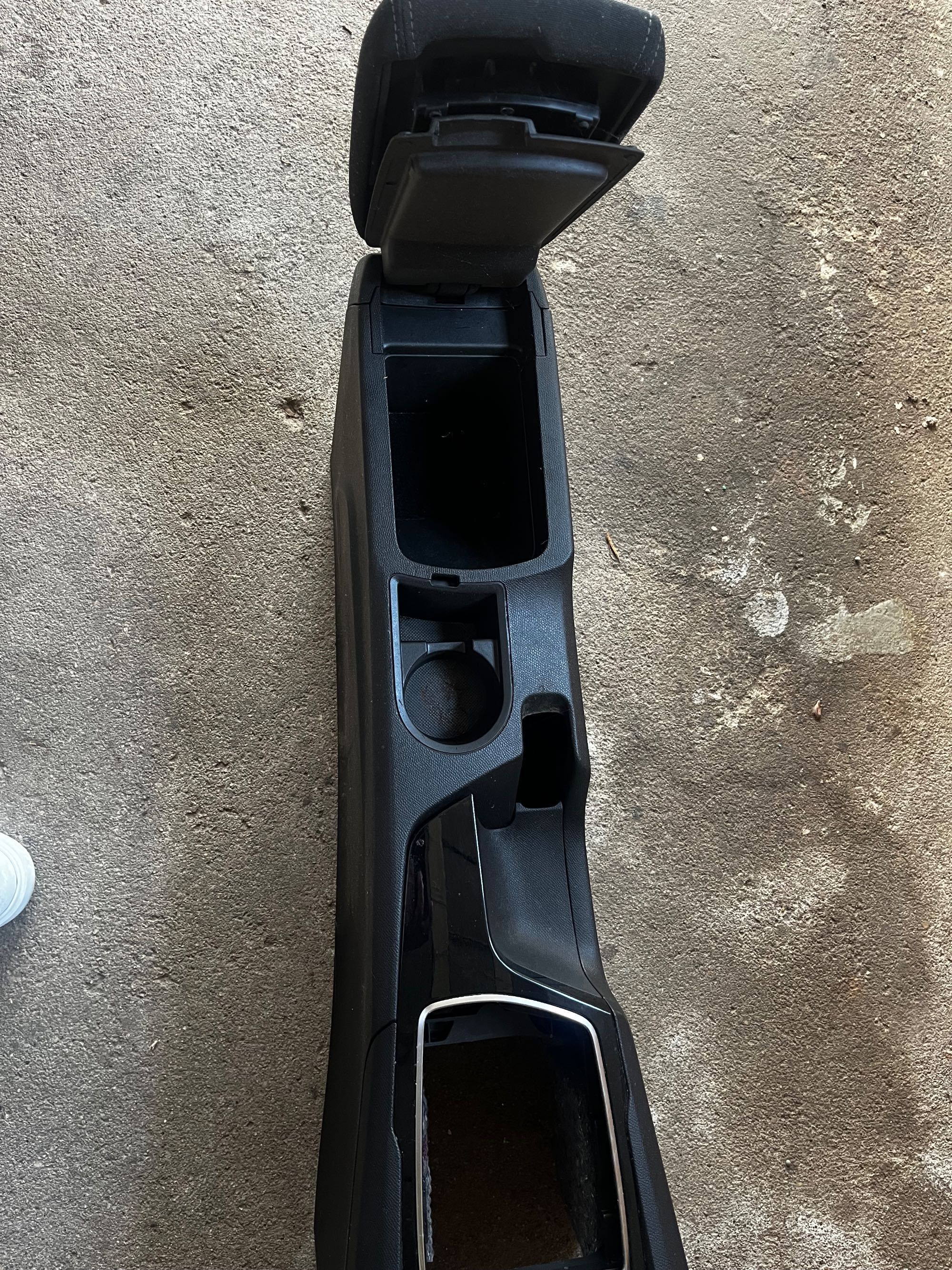 Vendo consola de pegeot 308, vendo ótica no estada em que se encontra