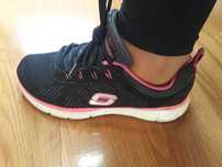 Sapatilhas skechers gel top pretas e rosas