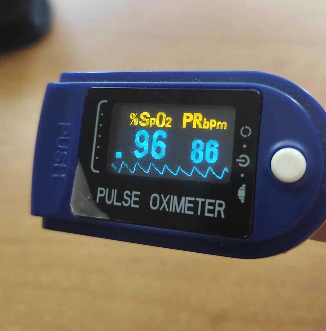 Pulsoksymetr na palec Contec CMS50D - zestaw