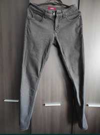 Spodnie super skinny jeansowe s.oliver rozm. 38 czarne. 

Spodnie supe