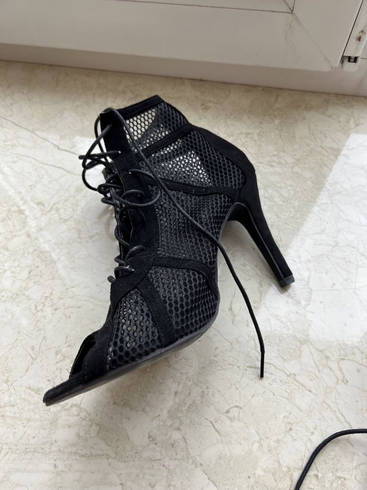 Туфлі для танців heels