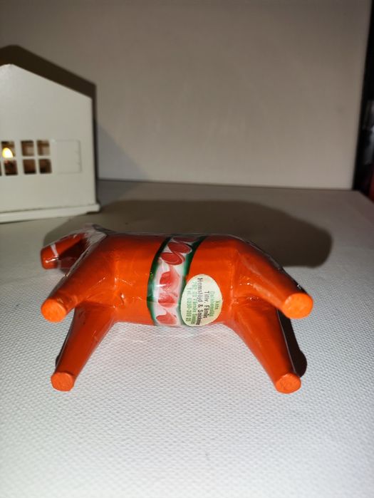 Nr22. Konik szwedzki czerwony drewniany oryginalny Äkta Datahemslöld