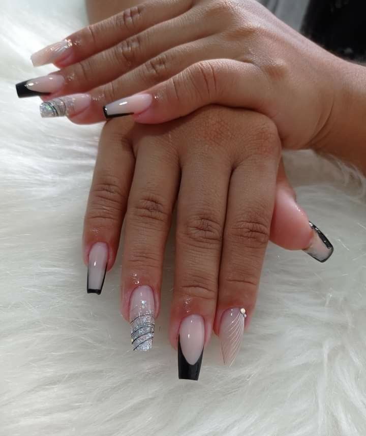 Unhas de gel, verniz gel, Manicure e Pedicure tradicional.