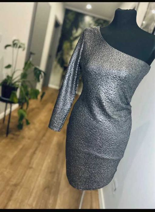 sukienka srebrna L 40 błyszcząca połyskująca jedno ramię wesele