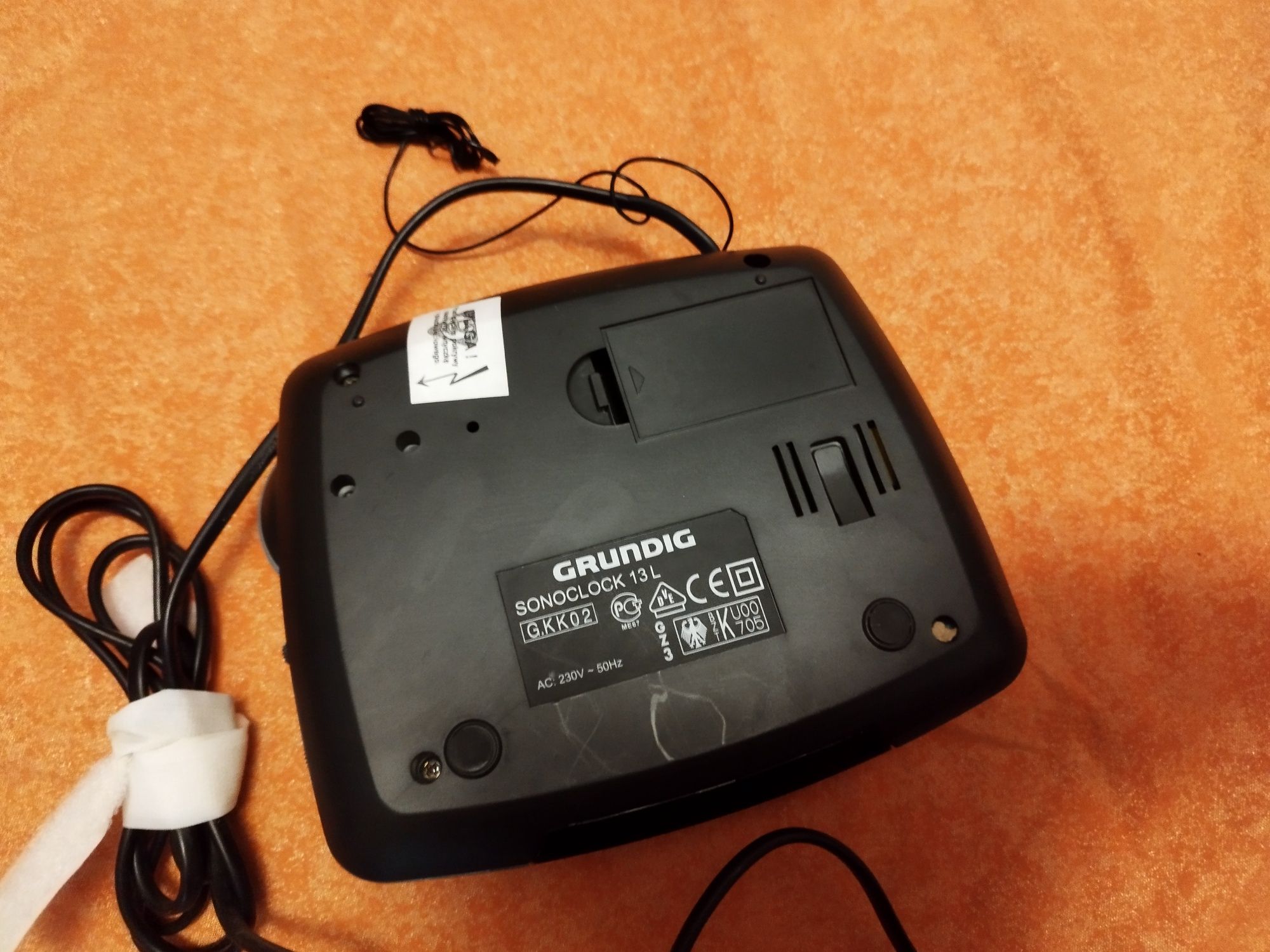 Radio z zegarem Grundig