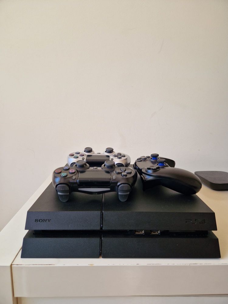 Playstation 4 preta