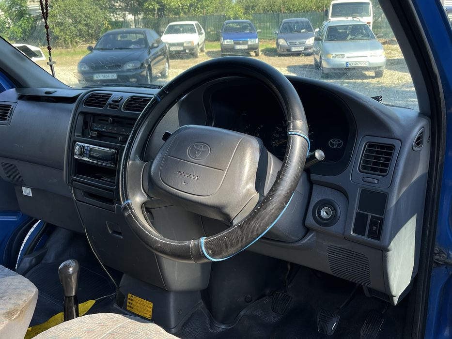 Toyota HiAce (2.5 дизель )