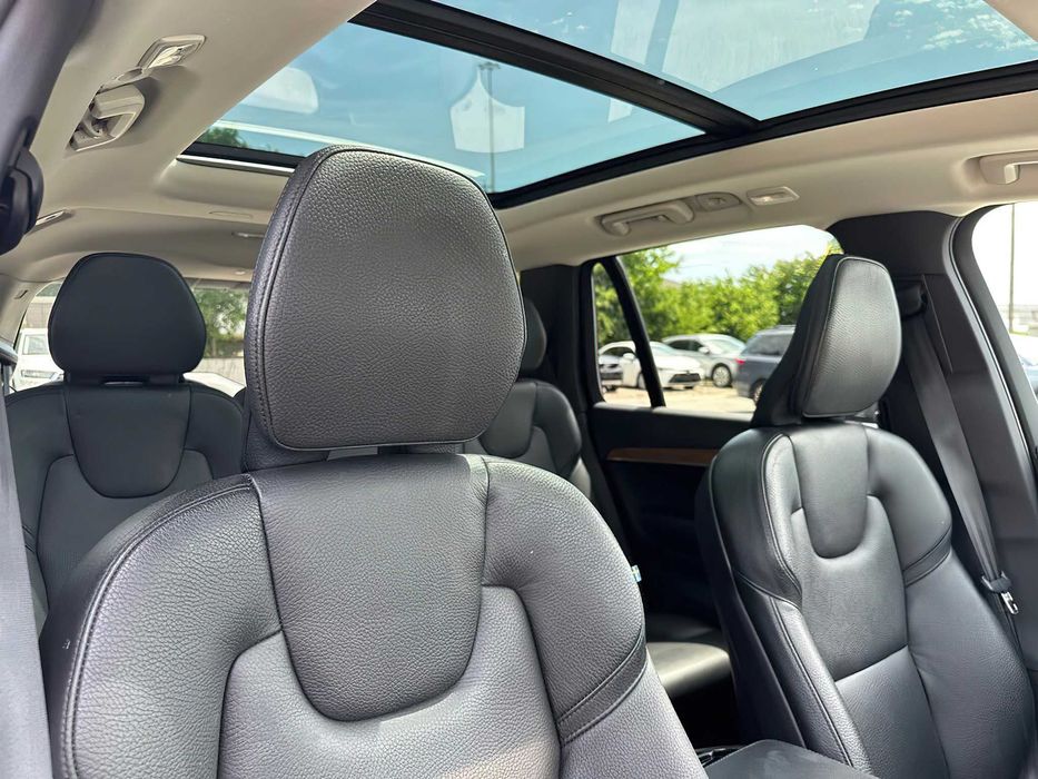Volvo XC90 T8      2023