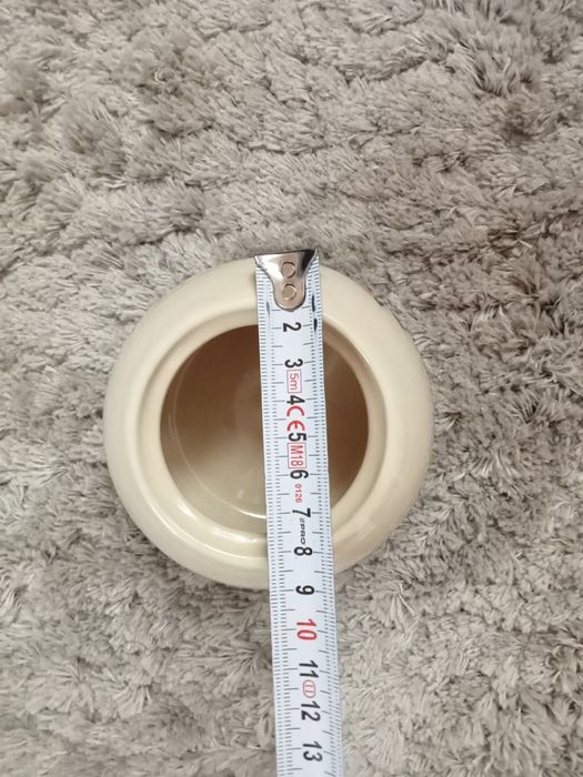 Beżowa cukierniczka