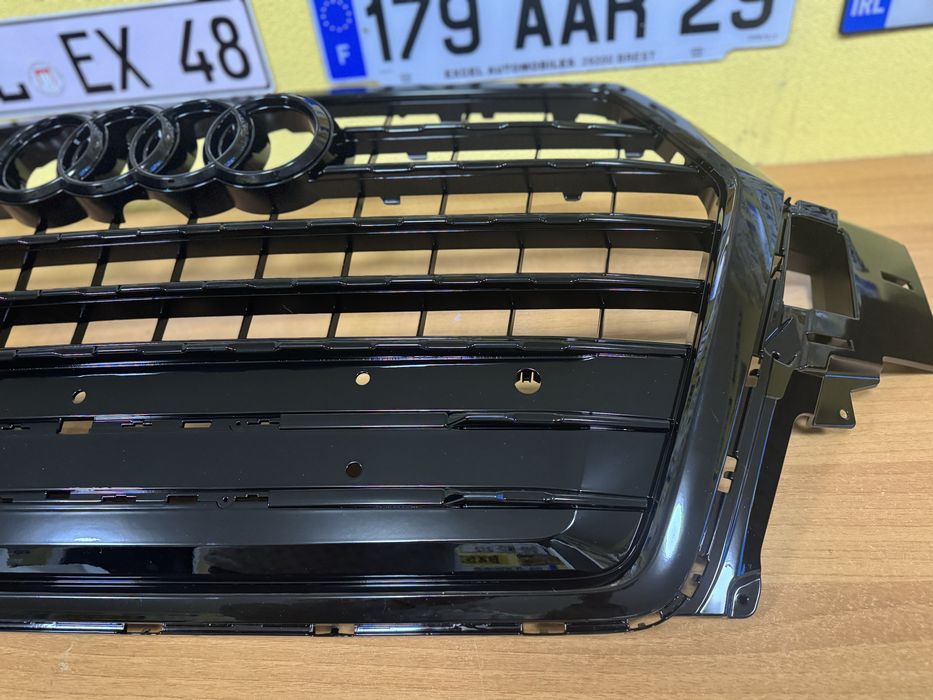 Решітка радіатора Audi Q7 4M  2016+ стиль SQ7 Full Black 4M0853651JFUQ